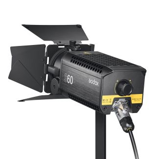 Iluminador Led Godox Fresnel S60 5600k + Projetor 85mm Sap 